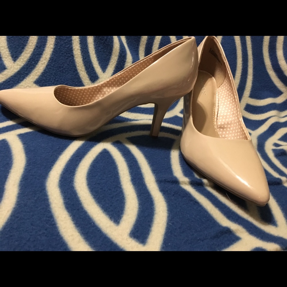 Brand new nude pumps